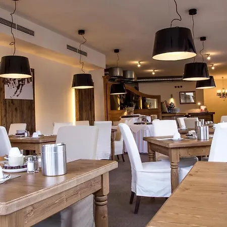 Alexander By Monicare Apartament