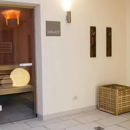 Alexander By Monicare Apartament *